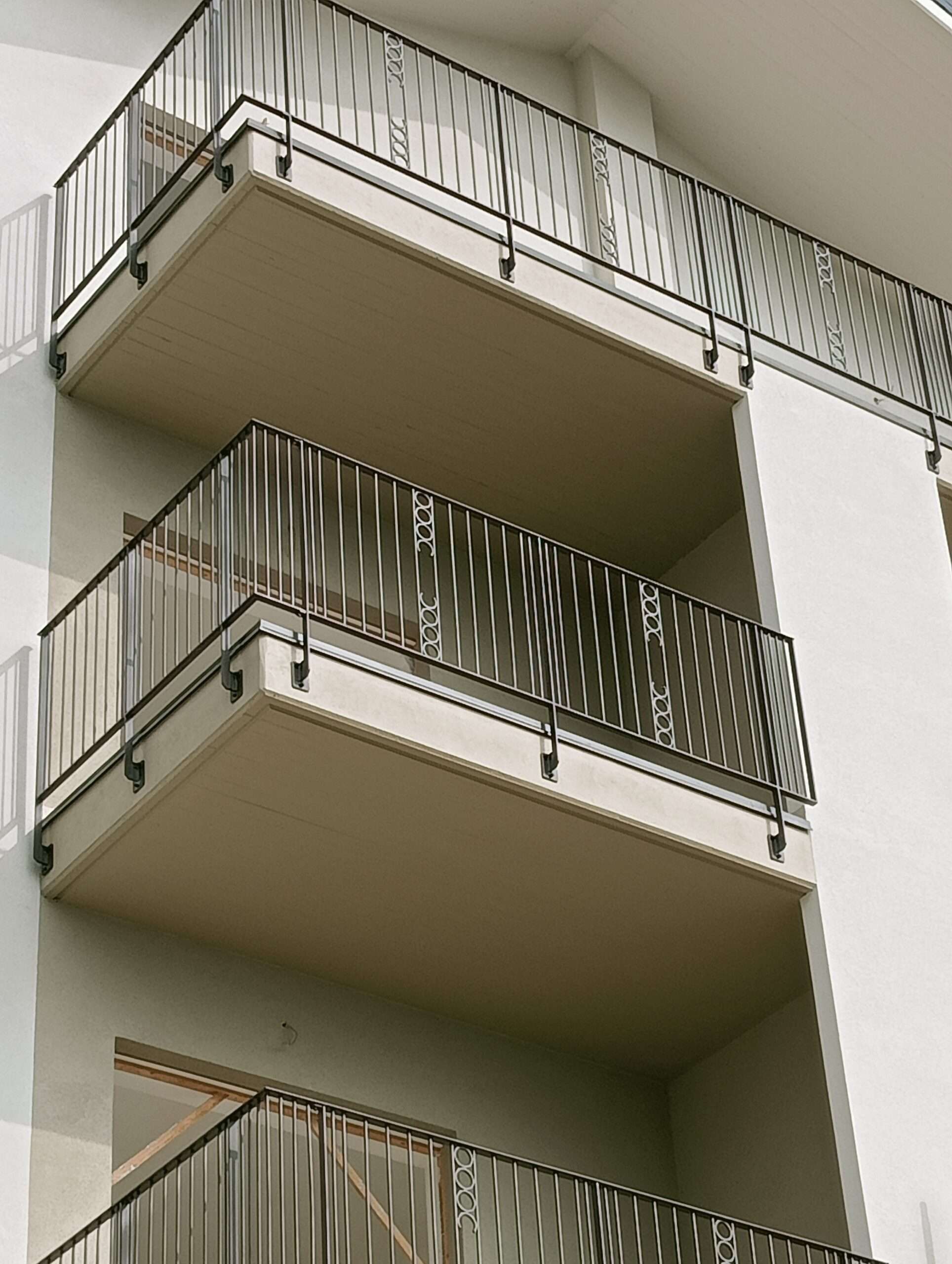 RC-100RE – Ringhiere per balconi – Condominio in Castel Frentano (CH).