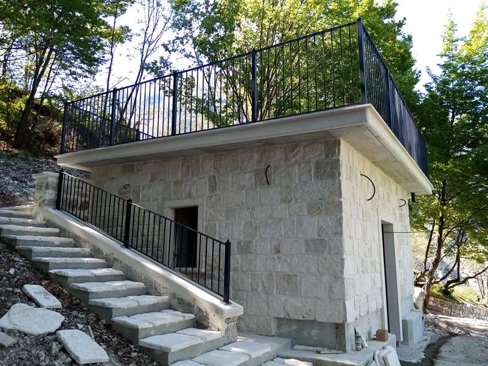 RC-111RE – Ringhiere per terrazzo e scala.