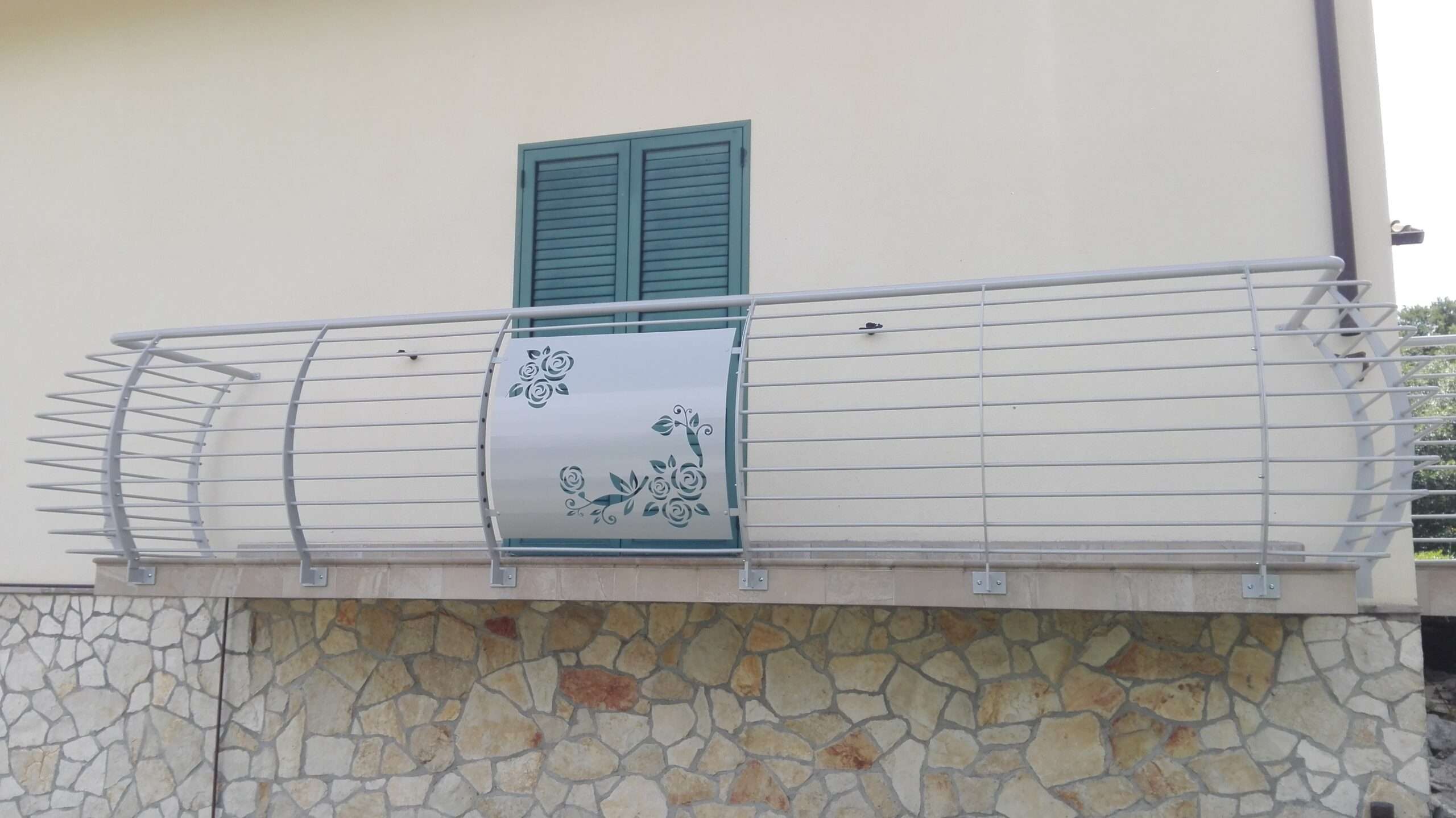 RC-121RE – Ringhiere per balconi con decoro taglio laser.