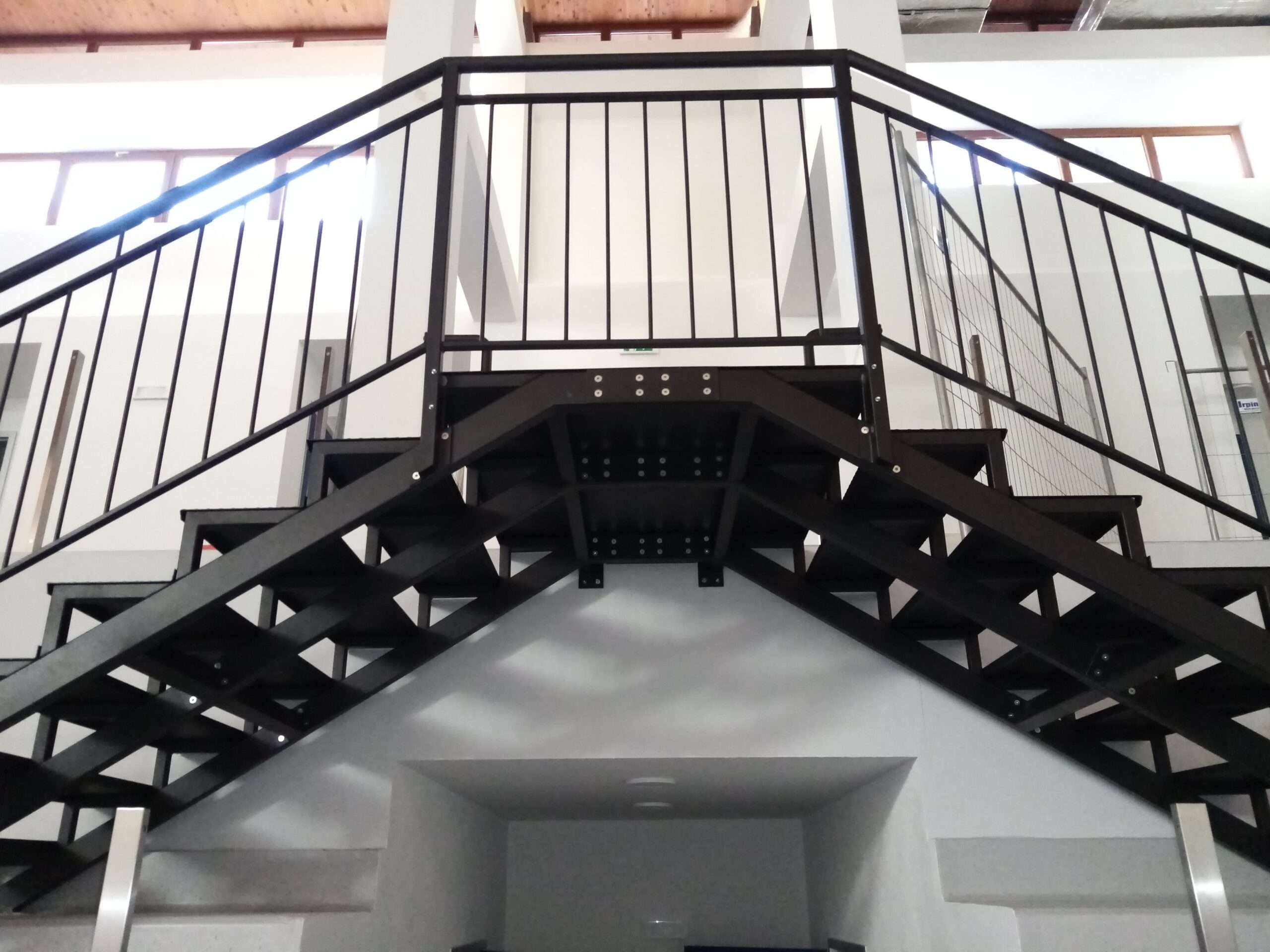 RC-37SI – Doppia scala – Palazzetto dello Sport in Roccaraso (AQ).