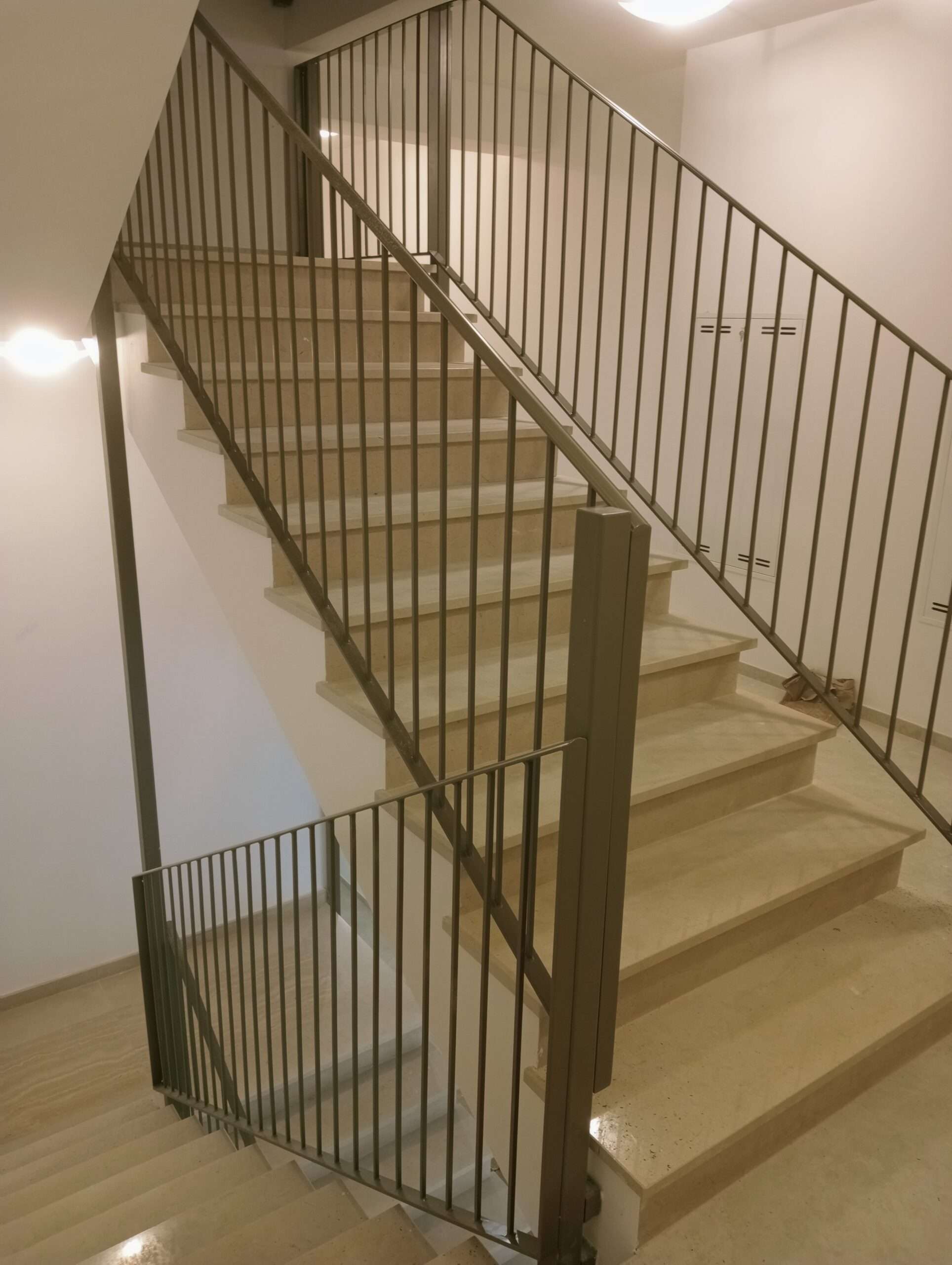 RC-54SI – Realizzazione Ringhiere per scala interna – Condominio in Castel Frentano (CH).