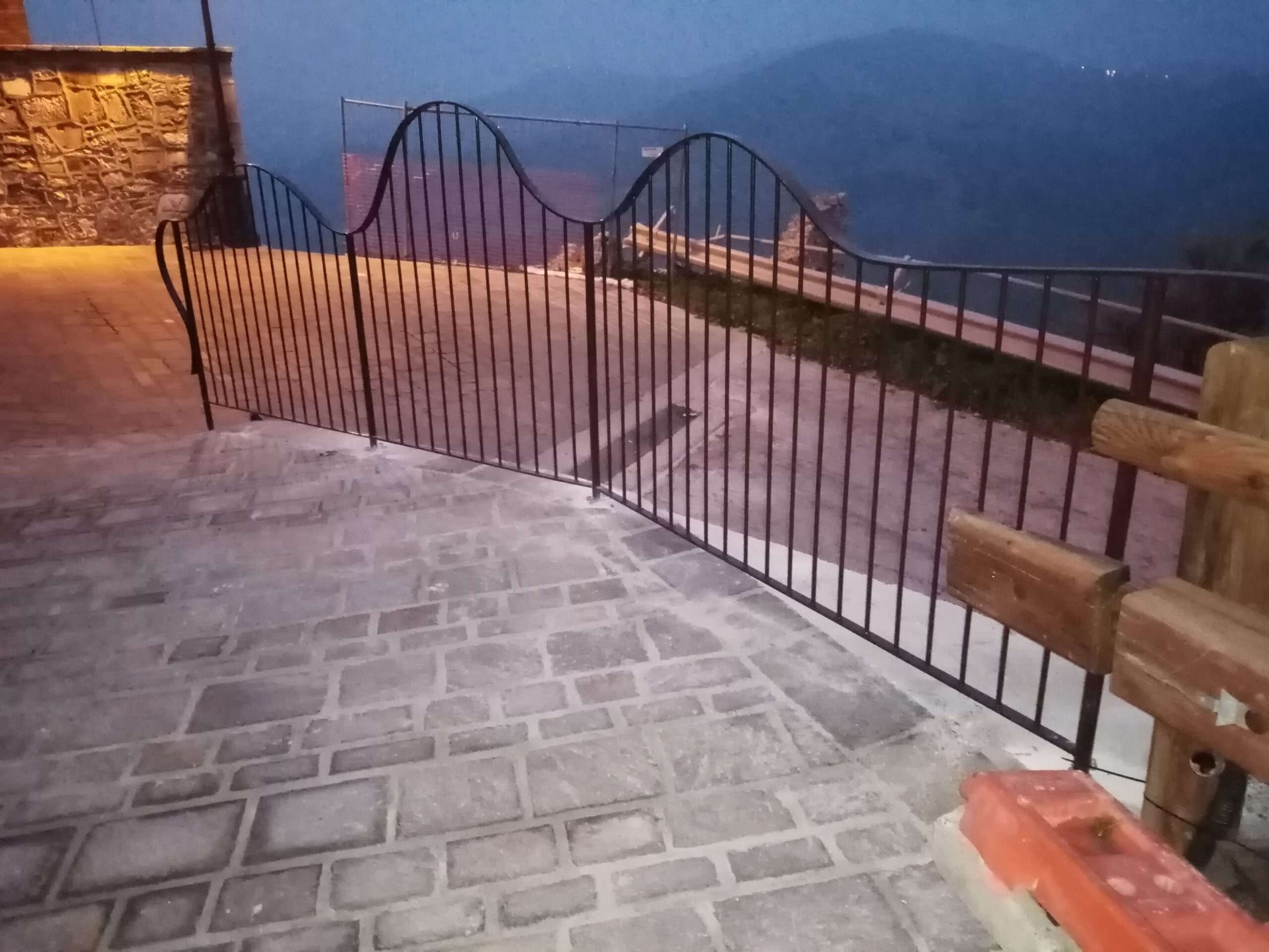 RC-82RE – Recinzioni lungo la strada comunale in Altino (CH).