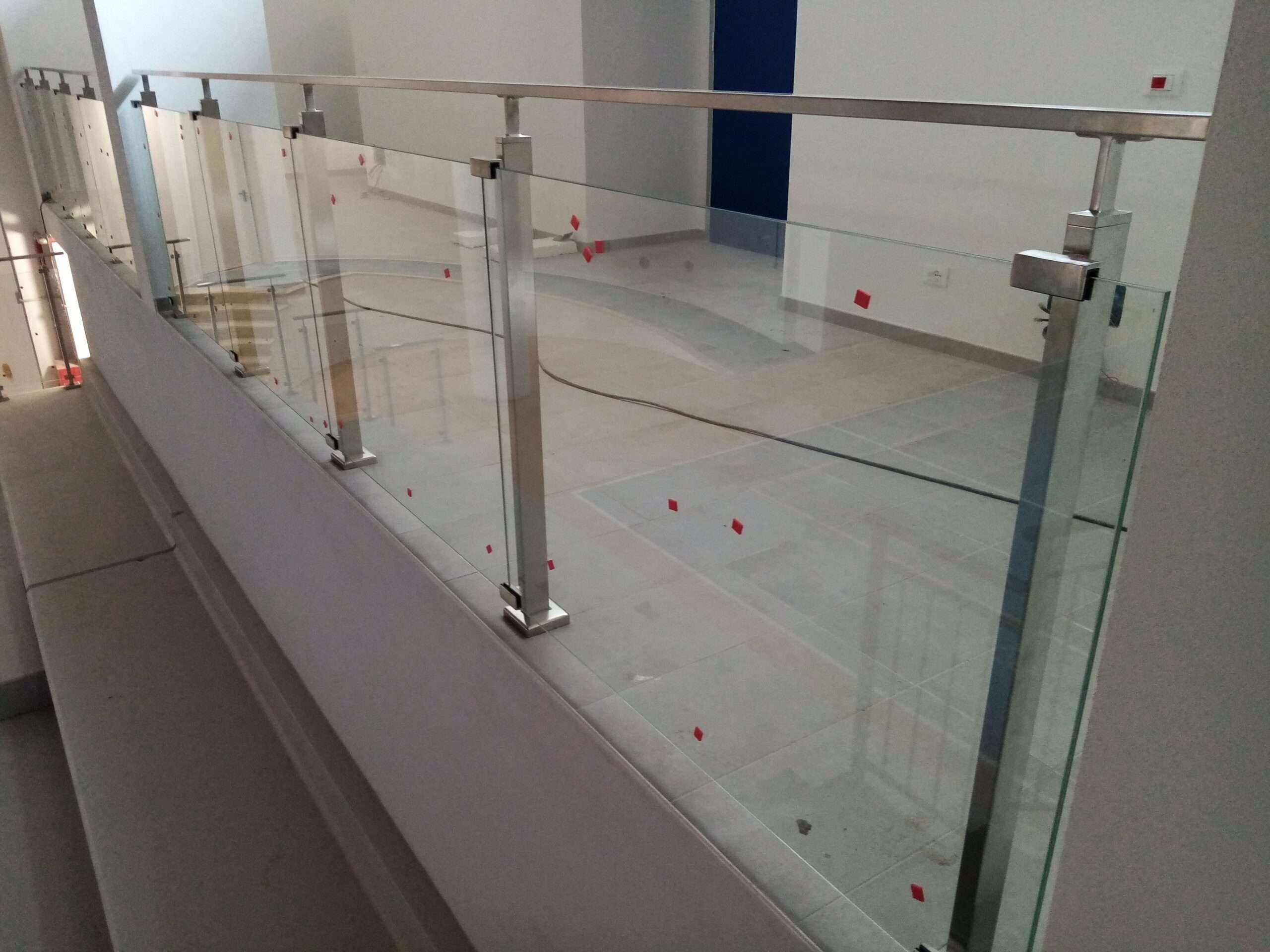 RC-84RE – Recinzioni in Acciaio INOX e Vetro – Palazzetto dello sport in Roccaraso (AQ).