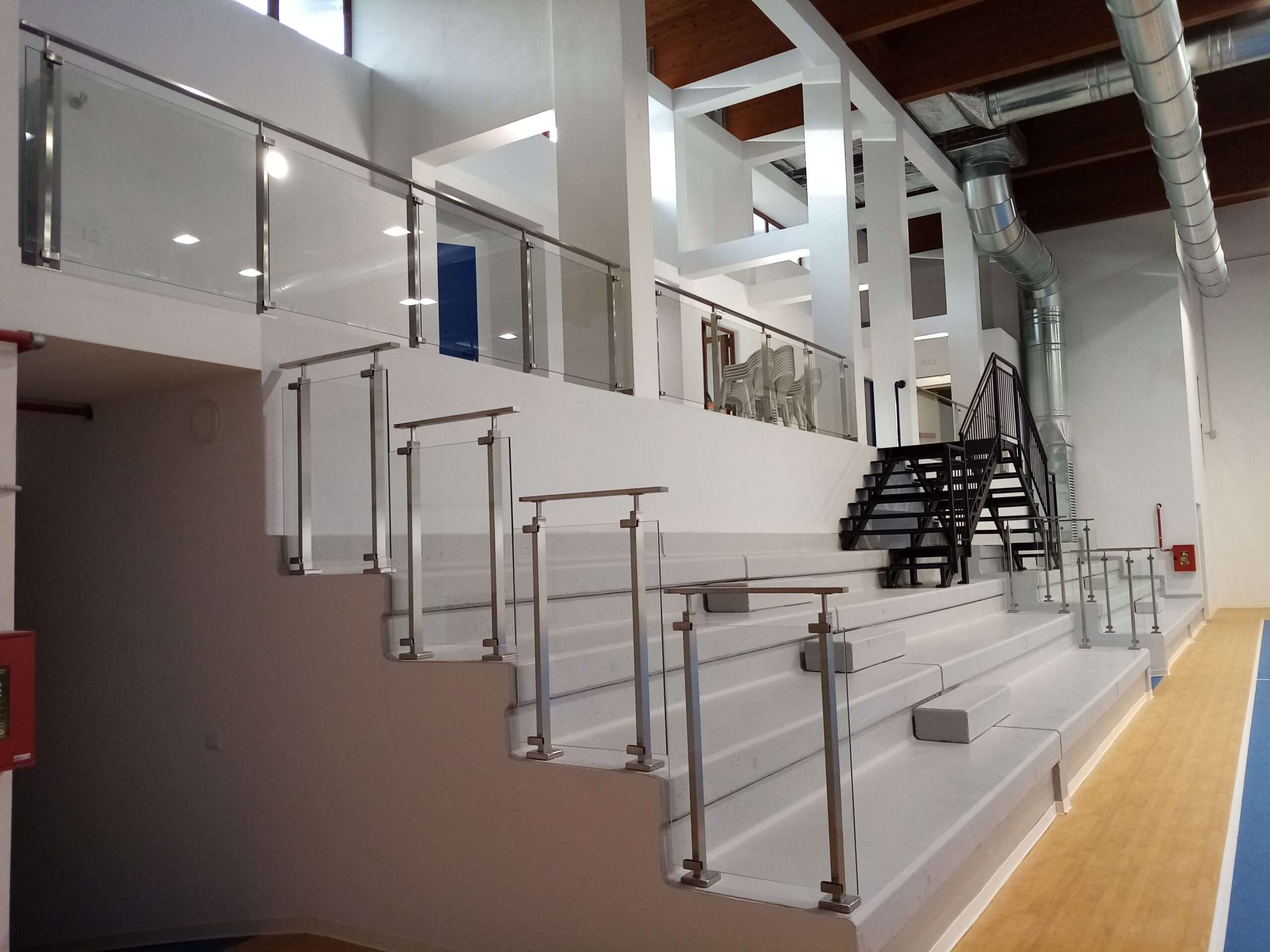 RC-84RE – Recinzioni in Acciaio INOX e Vetro – Palazzetto dello sport in Roccaraso (AQ).